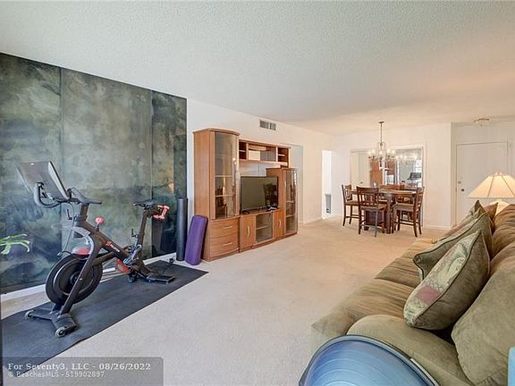 5th image of 2161 NE 68th St APT 329