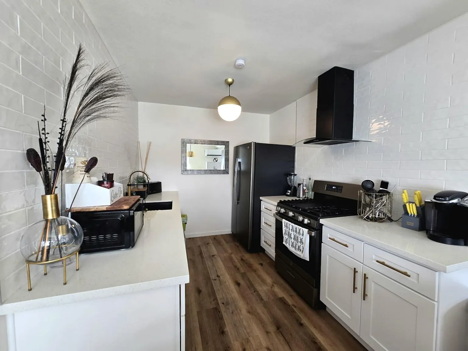 2 bed, 1035 sqft, $1,800 — Photo 4