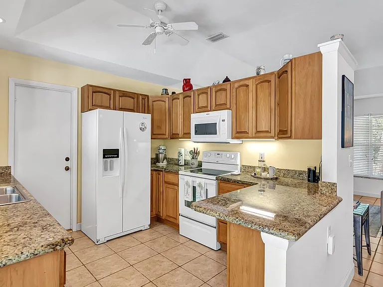 1545 Pelican Ln — Photo 12