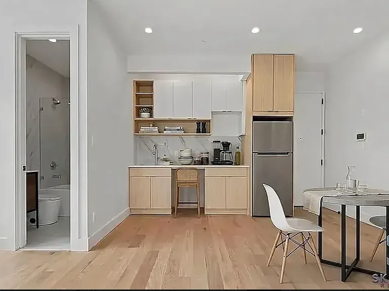408 Hawthorne St #4C — Photo 3