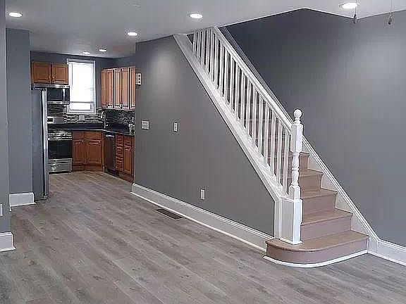 3rd image of 4719 Oakmont St