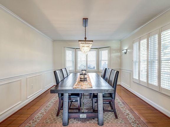 4th image of 722 Old Hunt Way