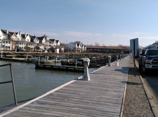 228 E Marina Pkwy, Lorain, OH