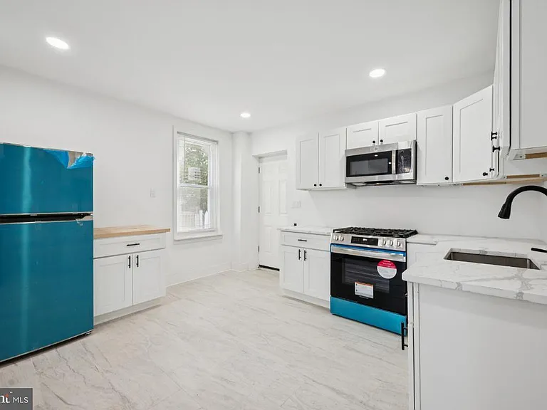 718 Spruce St — Photo 8