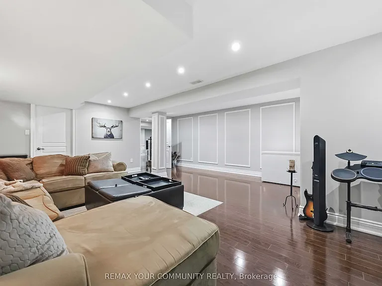 2313 Southcott Rd — Photo 30
