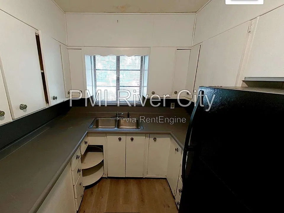 1414 Glengarry Rd