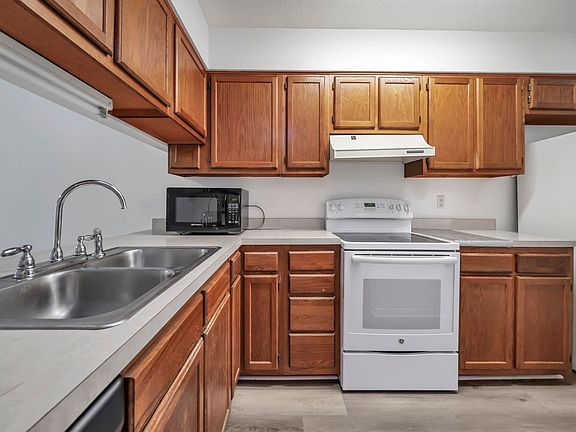 5th image of 8 Viking Dr E Floor B