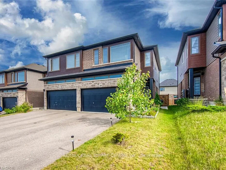 19 Baker Ln — Photo 2