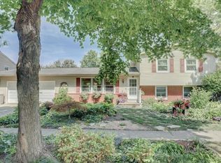 2 Canterbury Ct, Champaign, IL 61821