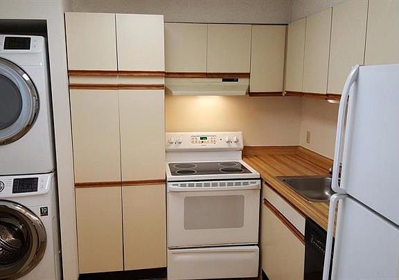 2nd image of 3800 Powell Ln #Penthouse 8