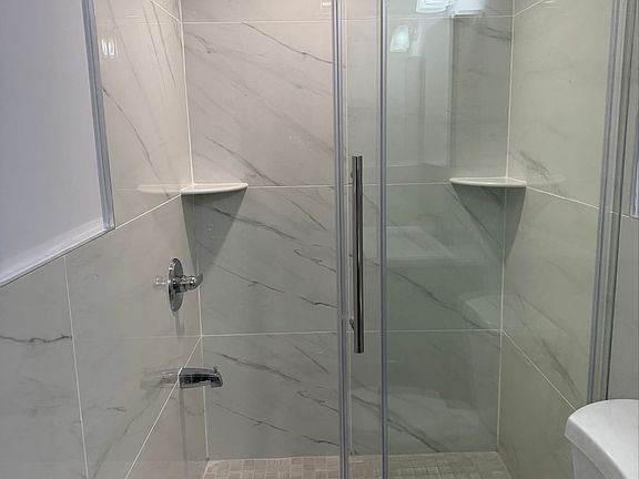 2nd image of 800 Callowhill St #6-4