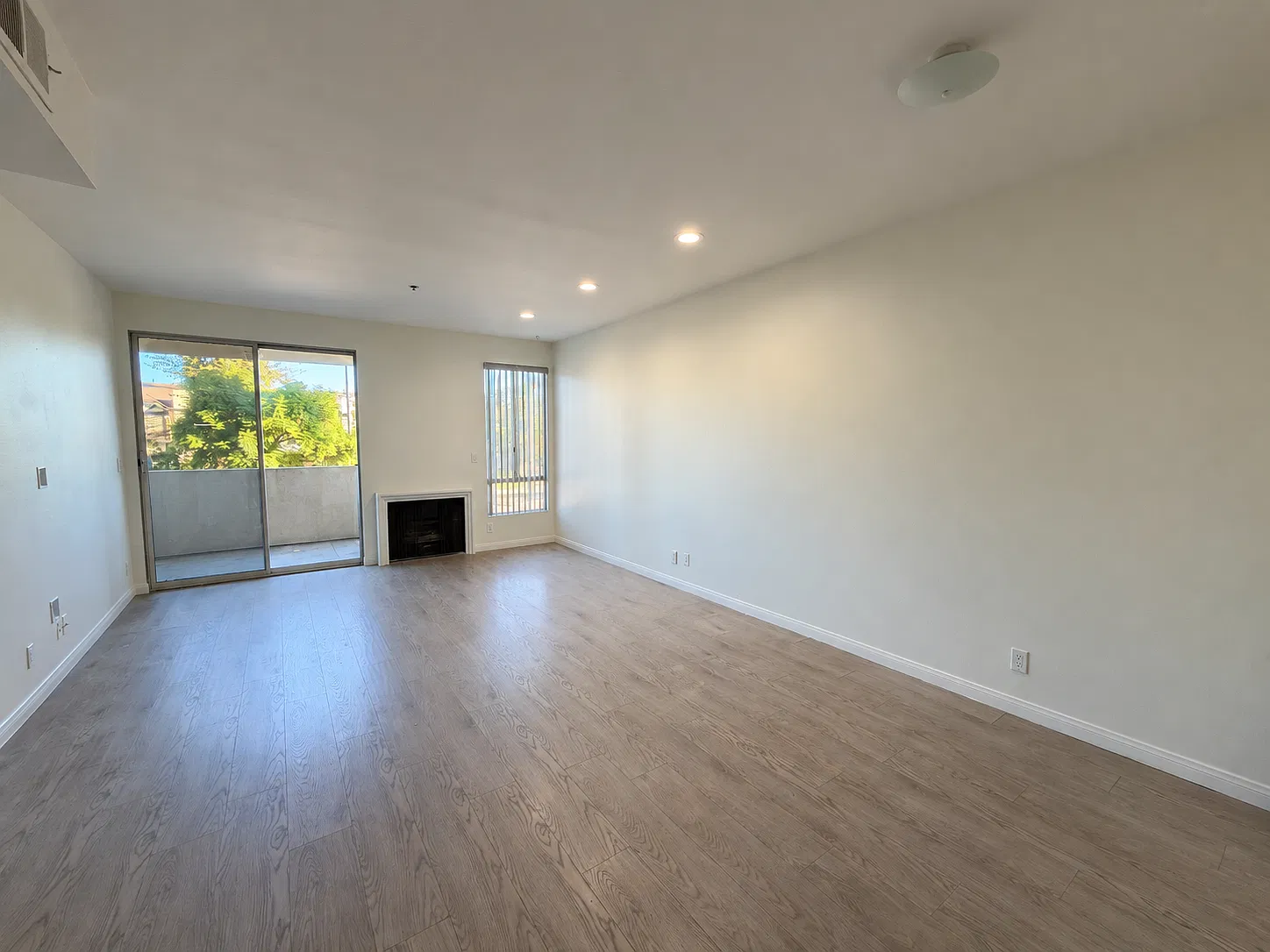 2 bed, 862 sqft, $2,385 — Photo 2