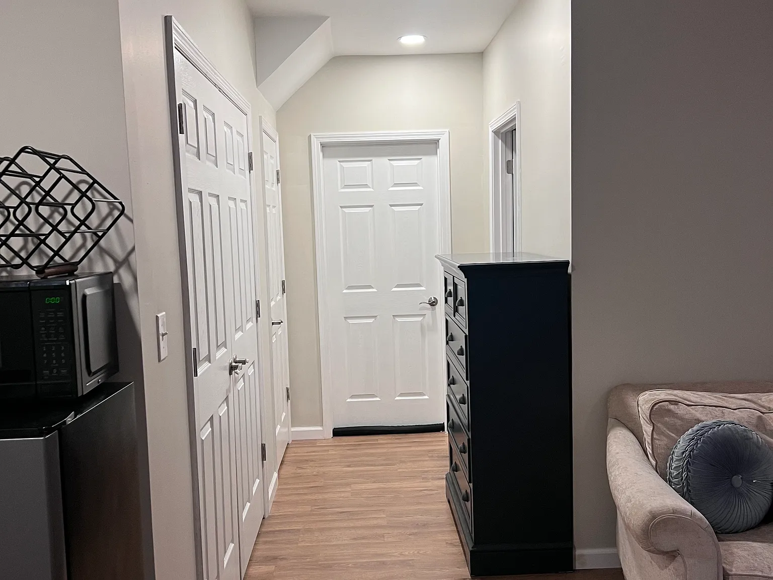 Studio, 700 sqft, $1,650 — Photo 3