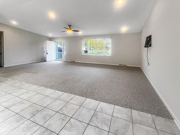 3rd image of 695 Reese Dr