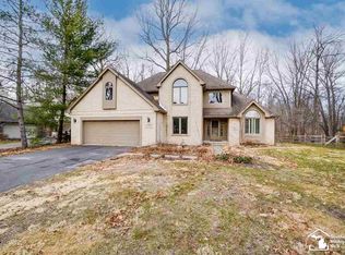 3332 Shadywood Dr, Lambertville, MI 48144