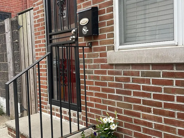 1006 Montrose St — Photo 30