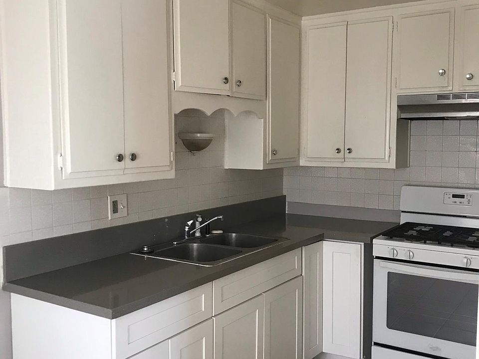 1st image of 1025 E Deodar St APT 4