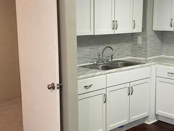3rd image of 1622 W 20th St
