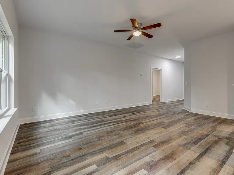 503 Winsor St — Photo 22