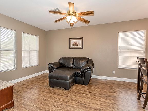 3rd image of 202 Kings Canyon Ct