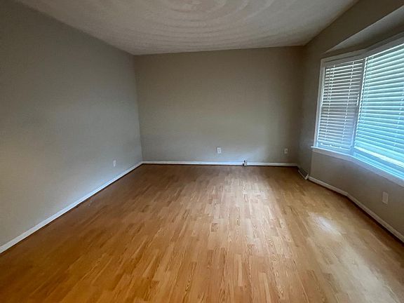 5th image of 541 Hartswood Ter