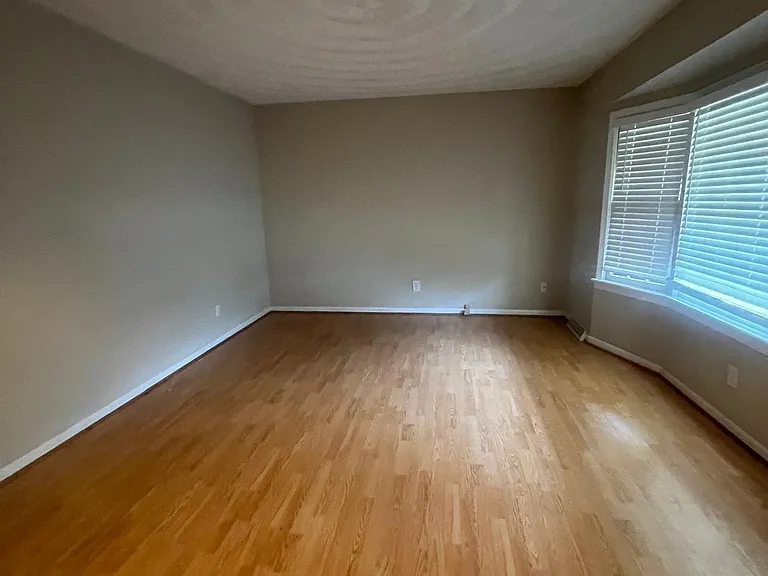 541 Hartswood Ter — Photo 5