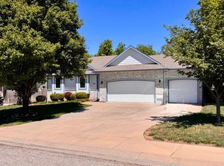 1106 E Southcrest Cir, Derby, KS 67037