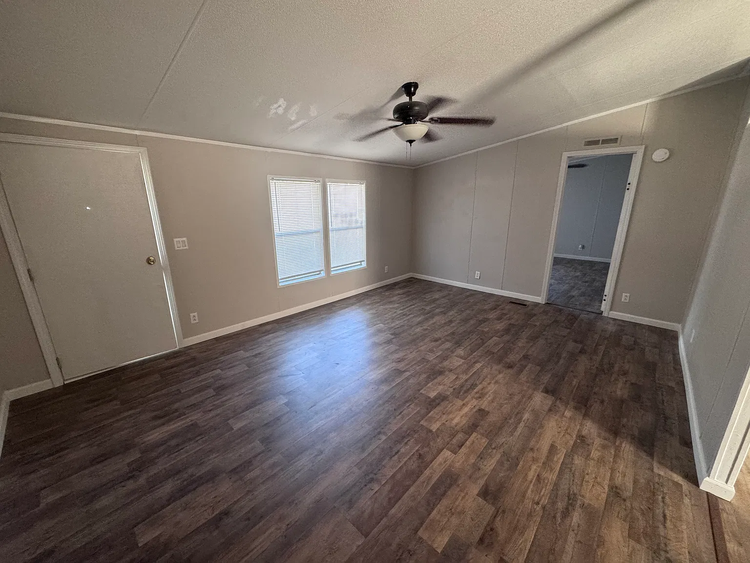 3 bed, $1,095 — Photo 3