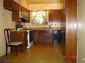3rd image of 893 Halesworth Dr
