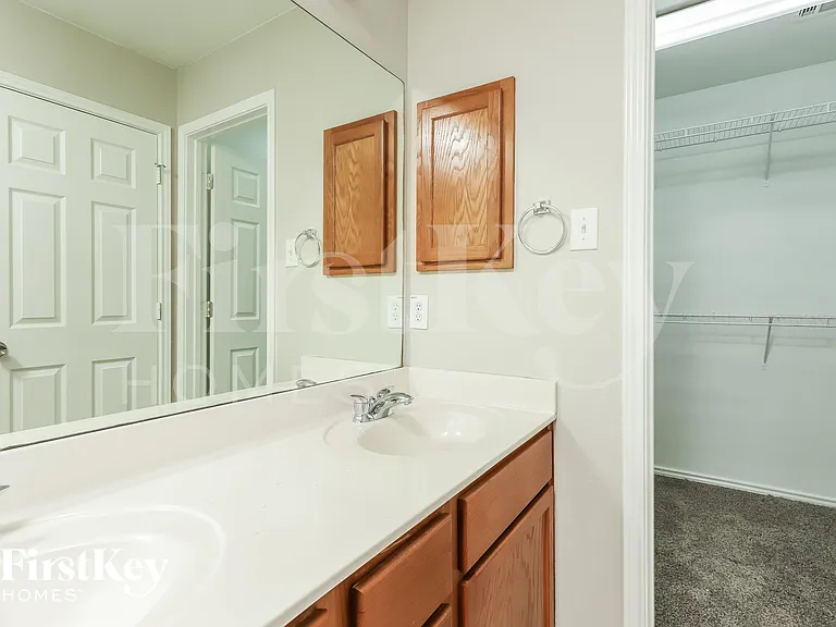 315 Donalan Dr — Photo 10