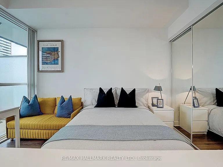 15 Grenville St #1406 — Photo 28