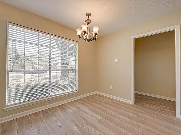 4th image of 2928 Laurelridge Dr