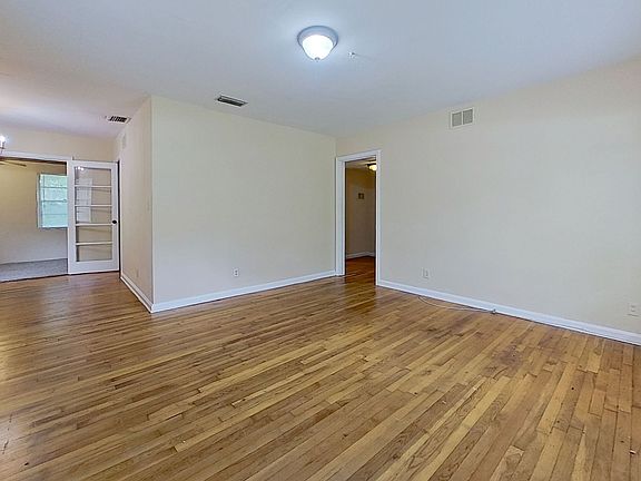 2nd image of 607 Garden Cliff Ct
