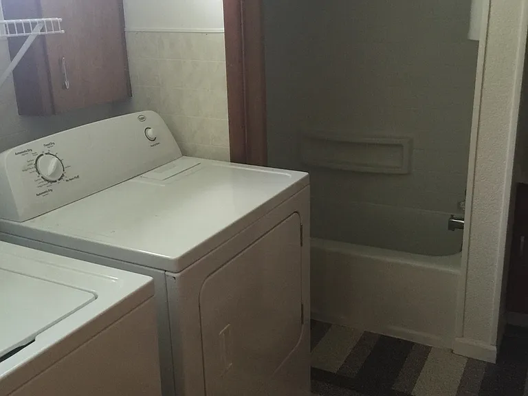 303 E Short St #1-2 — Photo 3