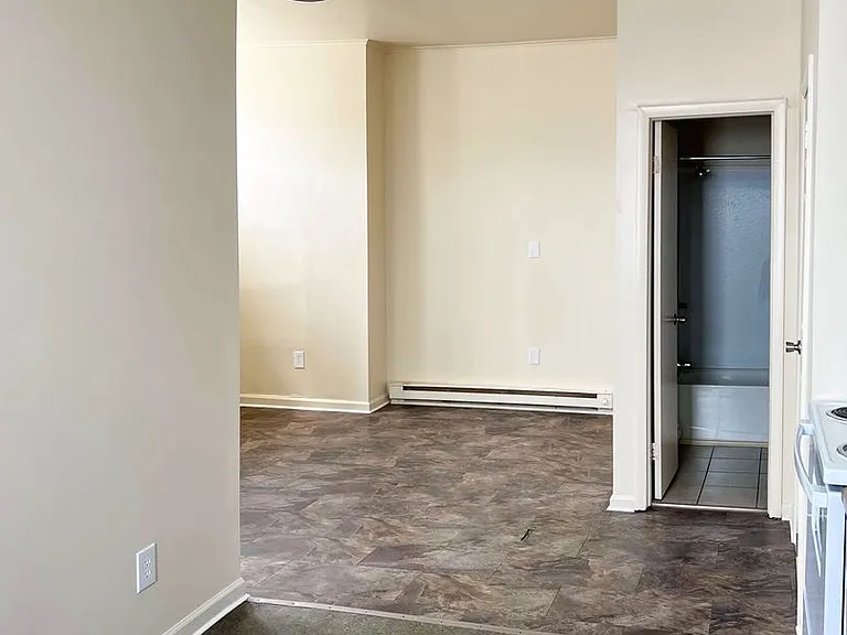 1401 Willow St — Photo 4