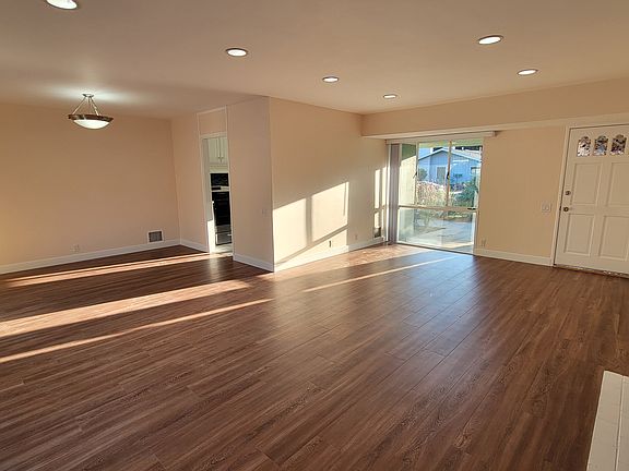 3rd image of 256 Grace Dr