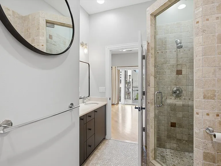2151 W Warren Blvd #2 — Photo 9