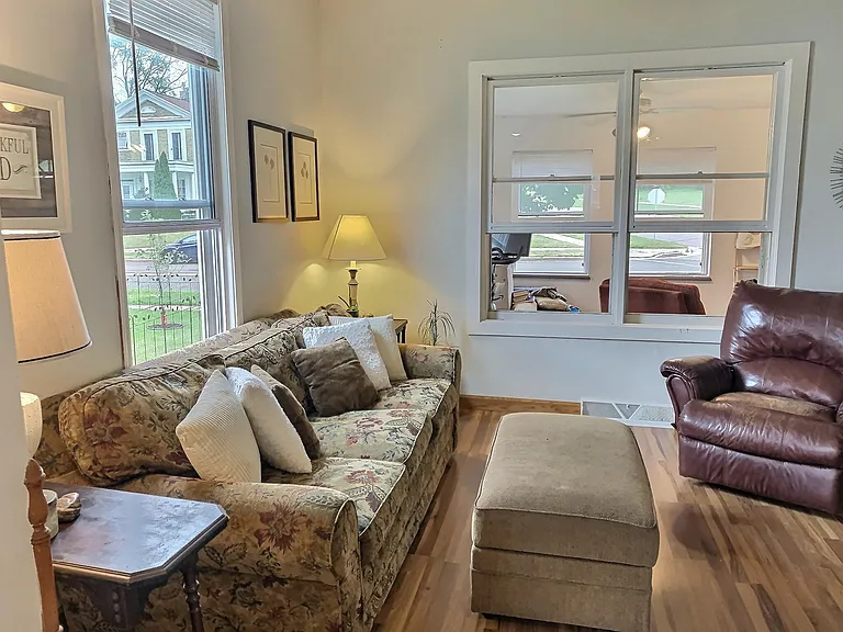 535 W Wisconsin St — Photo 3