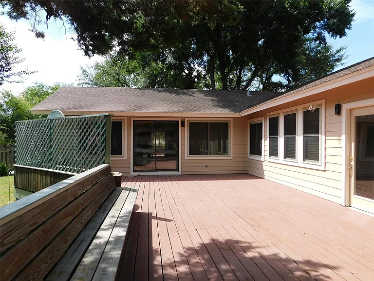 1006 Porpoise St — Photo 10