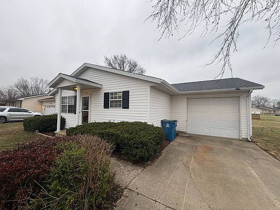 2nd image of 527 Sunset Dr