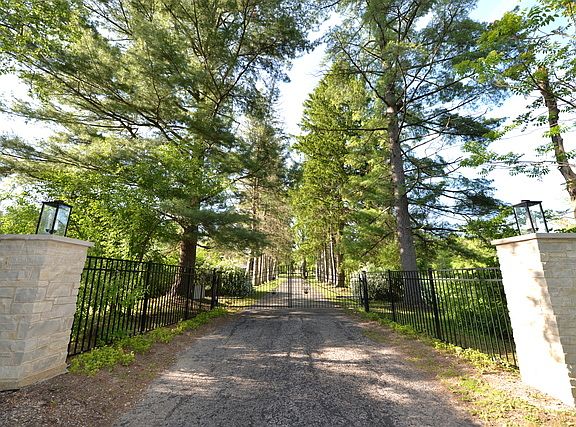 5th image of 532 W Merri Oaks Rd