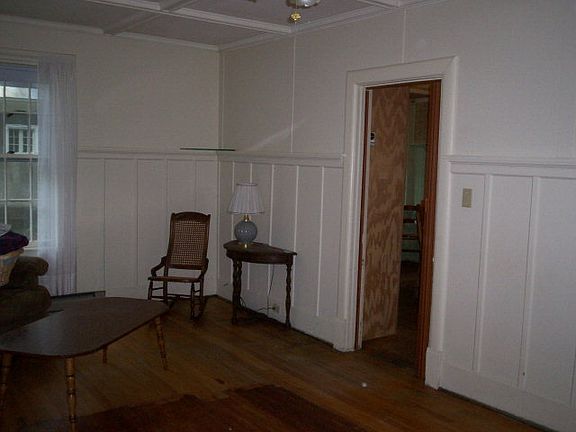 4th image of 52 Acorn St