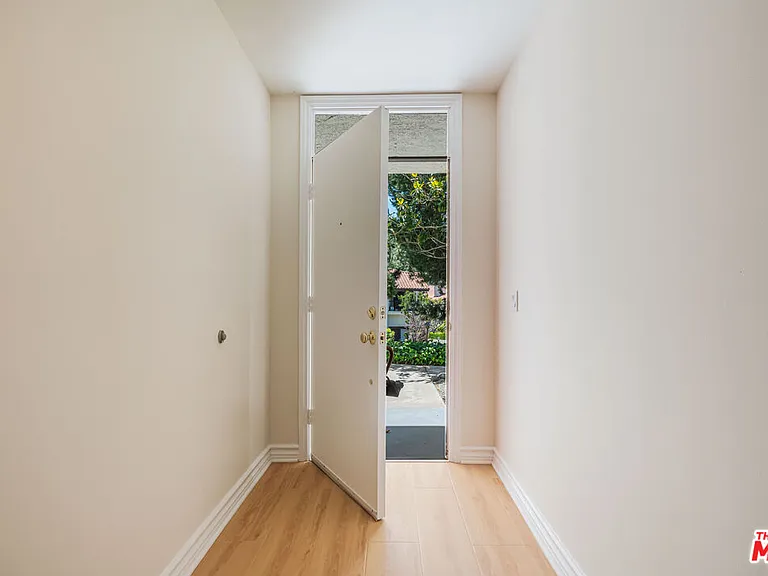 17241 Palisades Cir — Photo 24