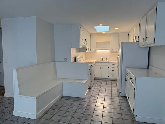 2nd image of 2676 Carbona St