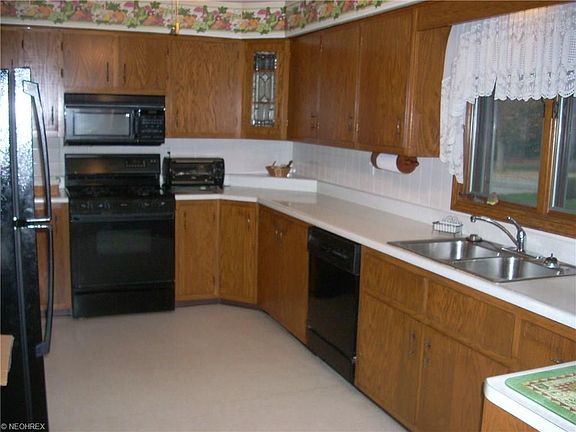 3rd image of 8160 Bendemeer Dr