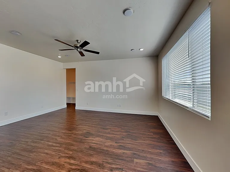 1461 W Afton St — Photo 4