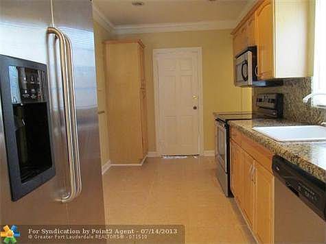5th image of 18401 NE 19th Ct