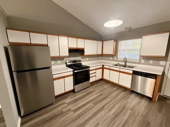2708 Bluff View Dr, Greenville, NC