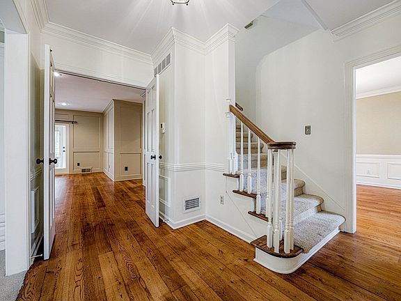 4th image of 8225 Beekman Pl