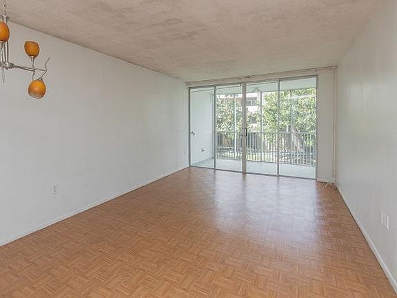 2nd image of 1670 NE 191st St APT 200-3